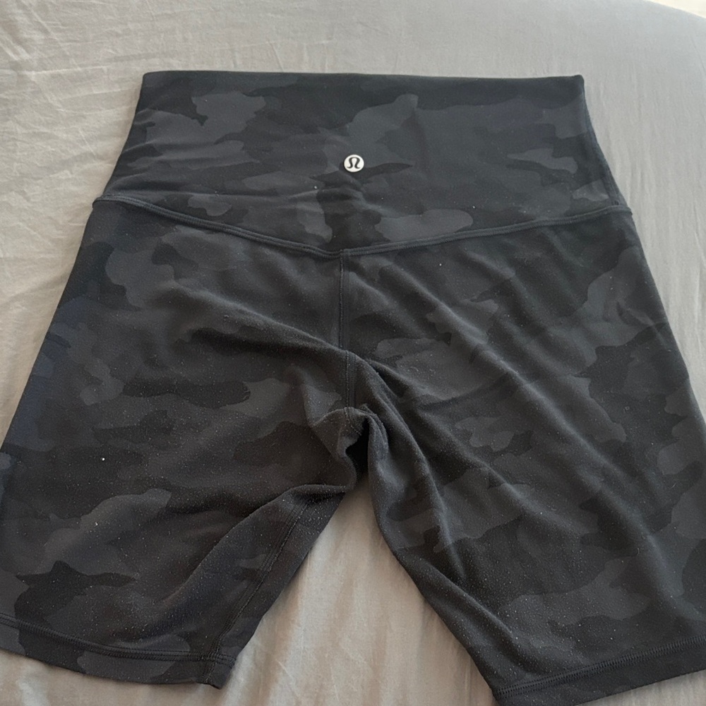 Lululemon Black Camo Shorts 6inch size 6